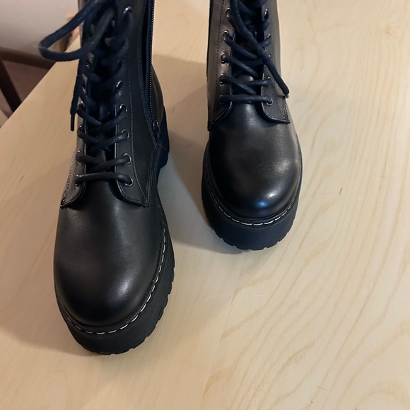 Steve Madden Black Ankle Boots - Picture 1 of 4